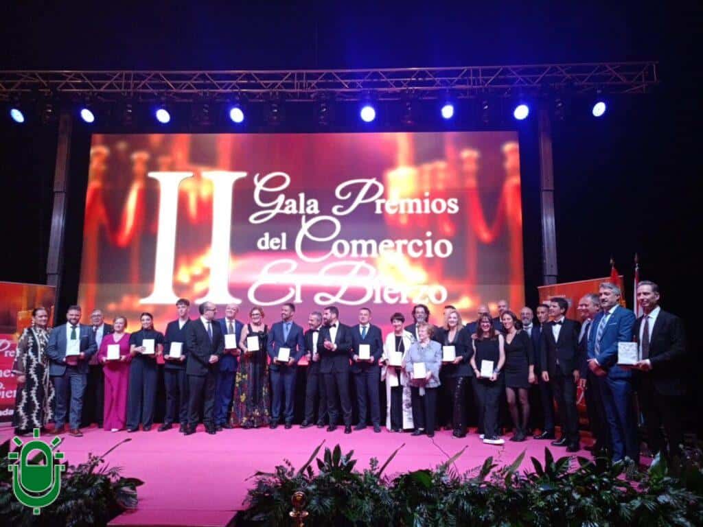 III Gala del Comercio: Marta Sánchez y etiqueta