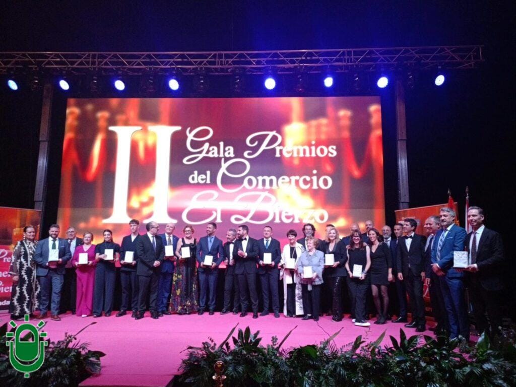 III Gala del Comercio: Marta Sánchez y etiqueta