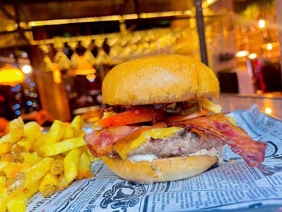 ROOI ROOK en Móstoles: hamburguesas a la brasa y ambiente urbano