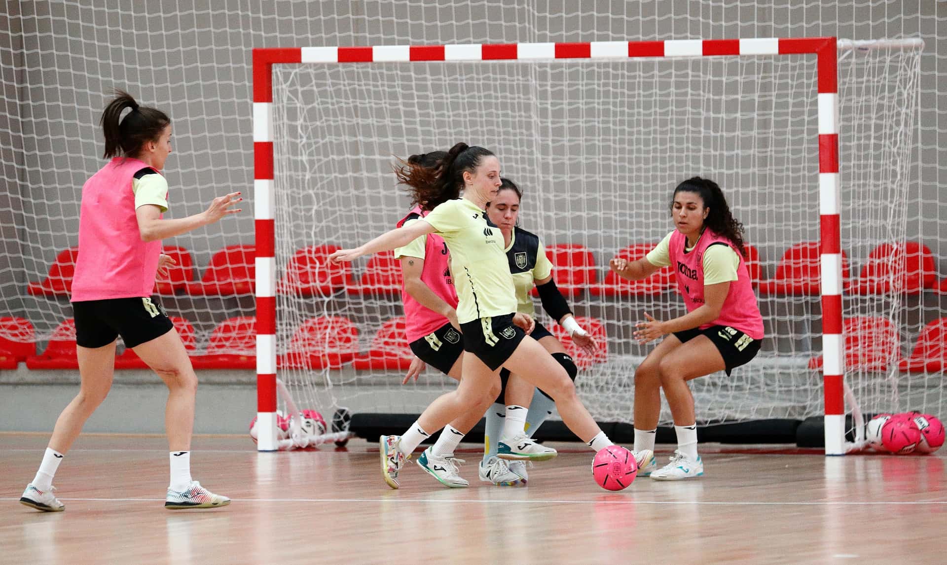 La selección femenina de fútbol sala entrenó en Torrejón