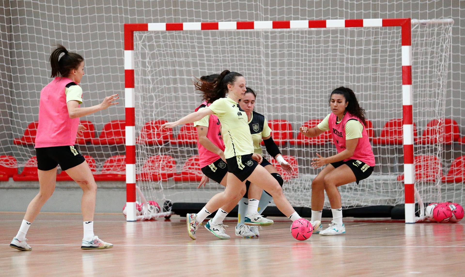 La selección femenina de fútbol sala entrenó en Torrejón