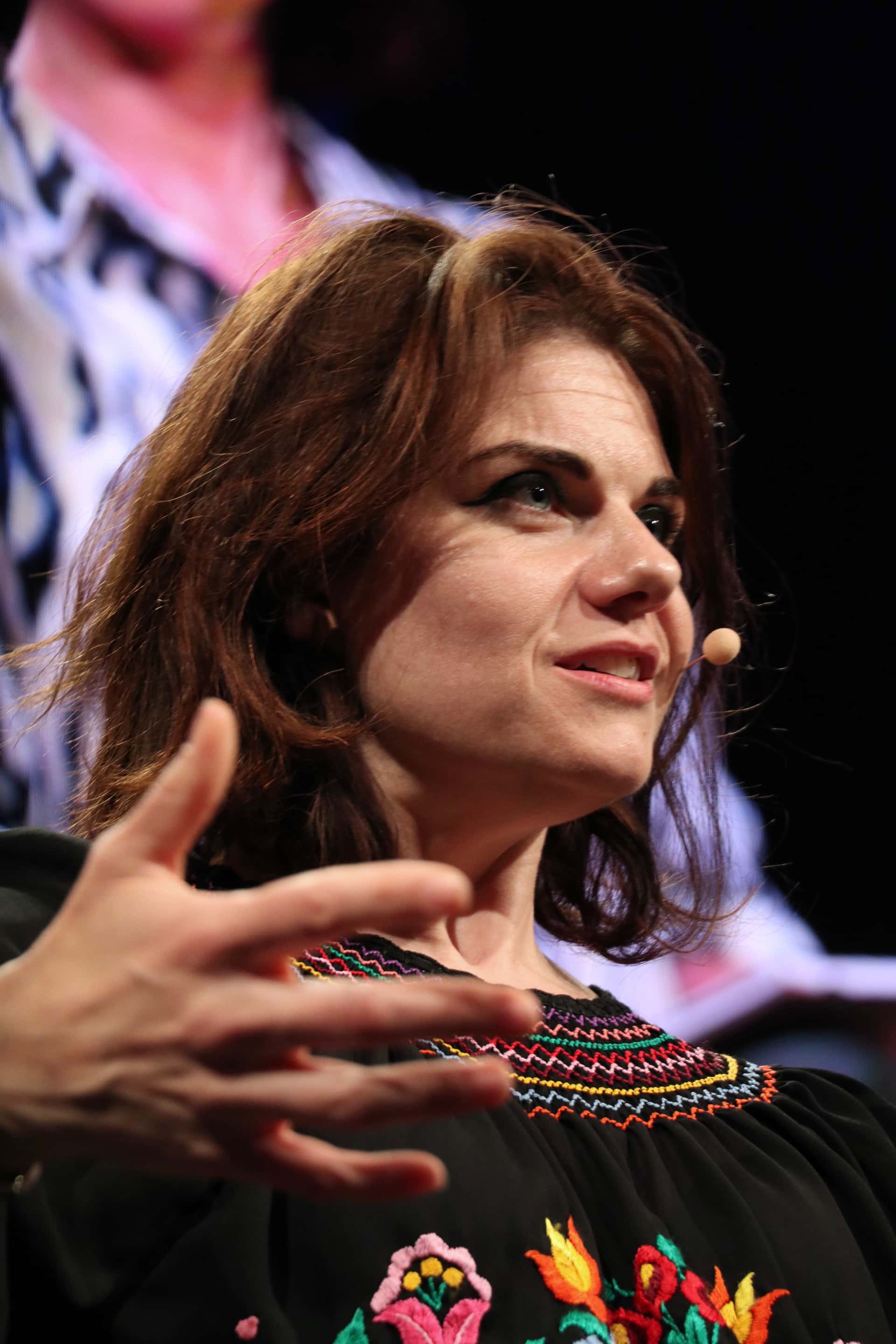 Caitlin Moran - How To Be Hopeful