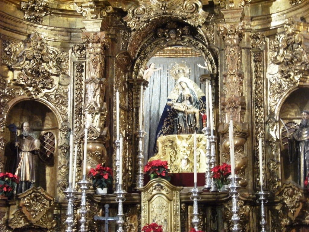 Ofrenda de flores a Santa María de África
