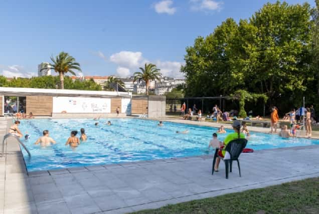 La piscina exterior de Betanzos, abierta todo agosto