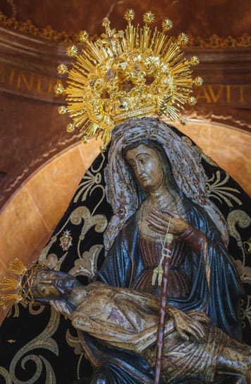 La Virgen de África salió en procesión sin feria