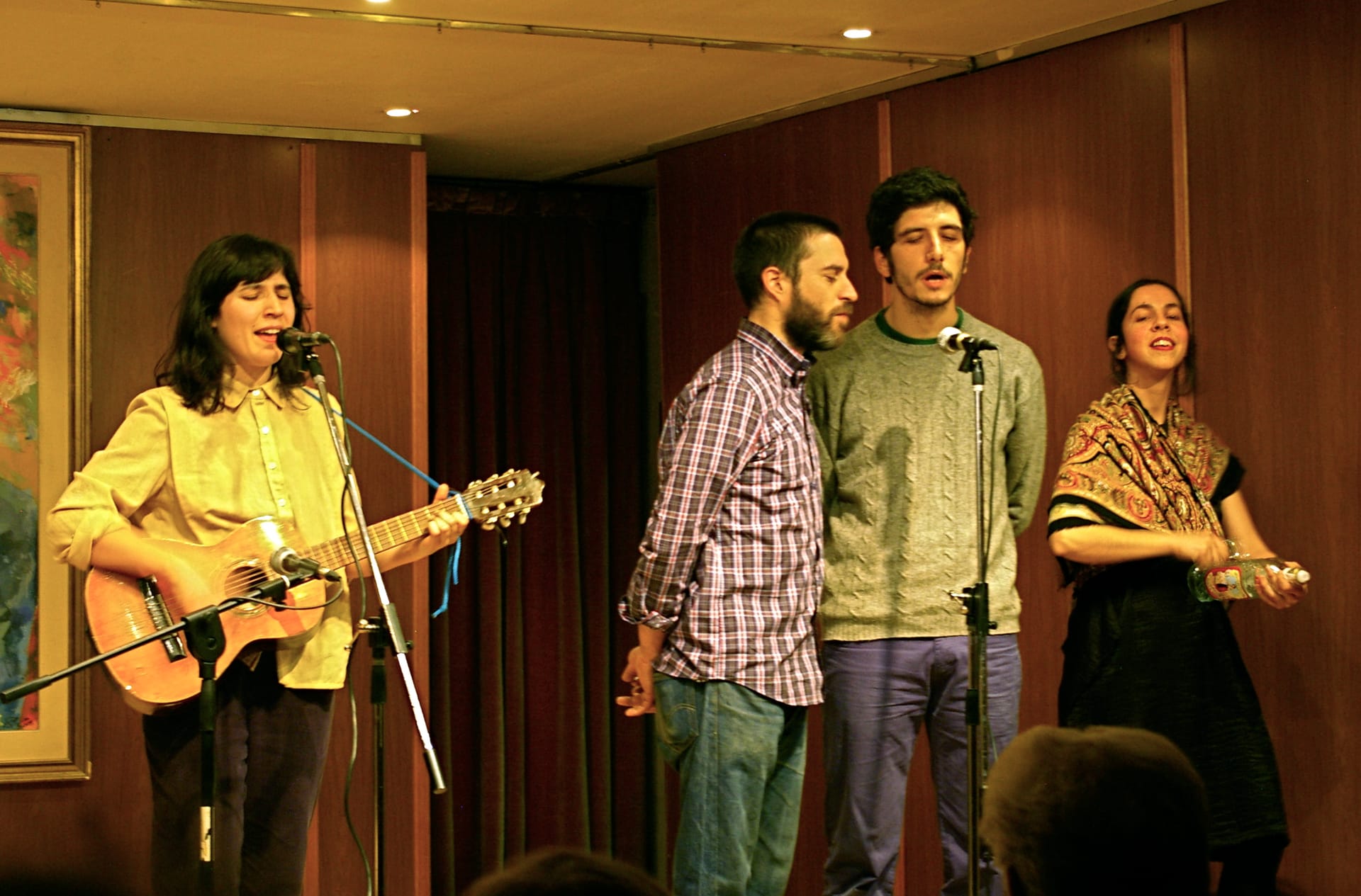 Amanece, que no es poco por Lorena Álvarez & Víctor Herrero