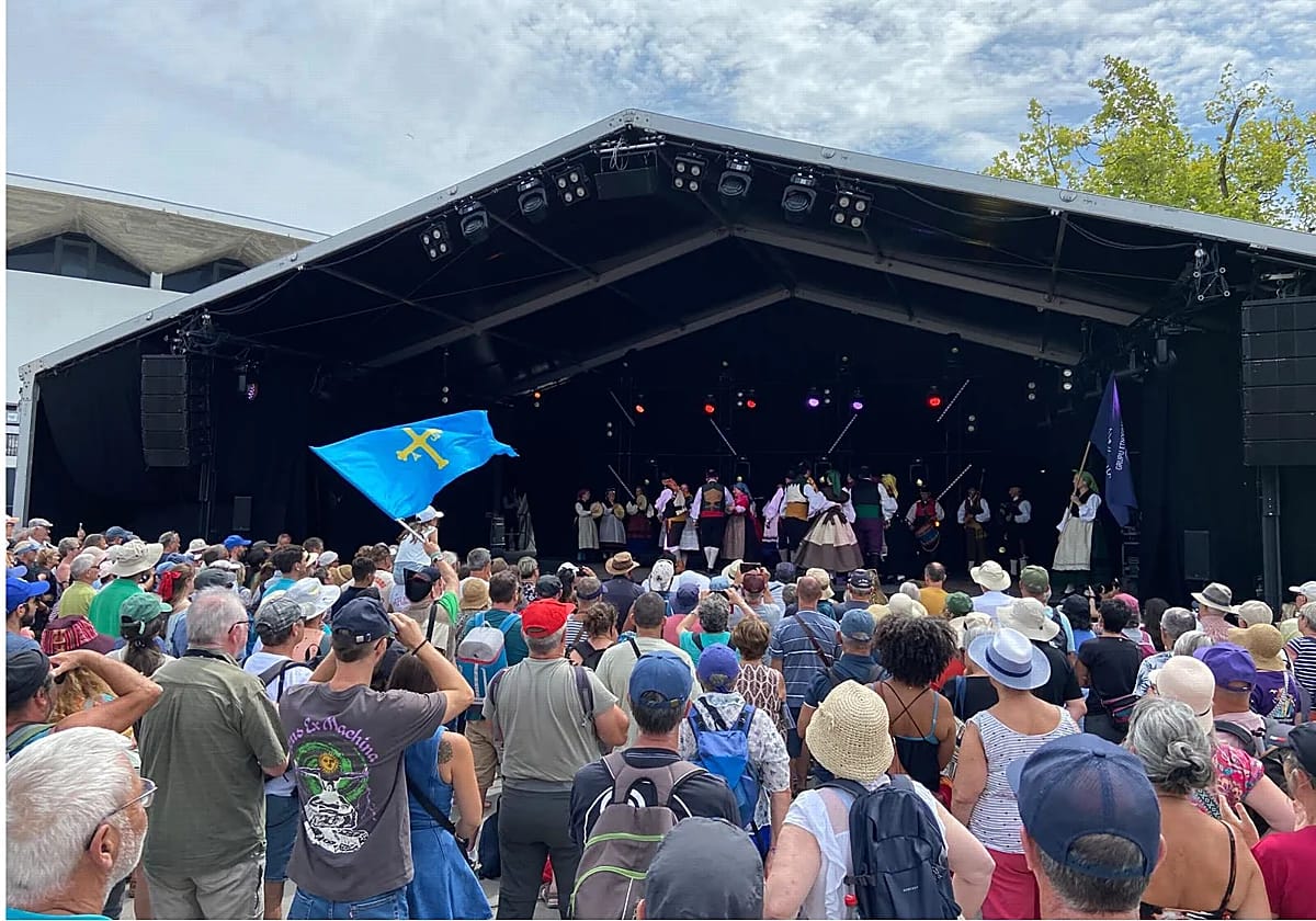 El folk asturiano viaja: de Lorient a los grupos locales