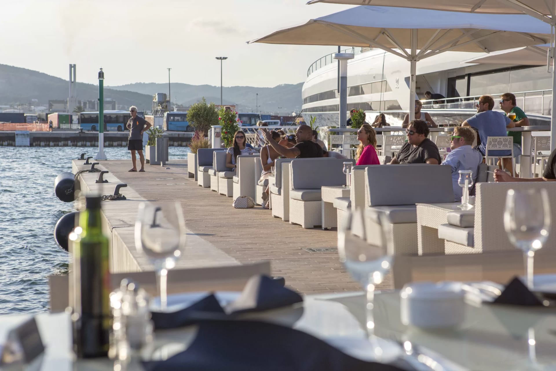 Restaurante Calma: cocina ibicenca y vistas en Marina Ibiza