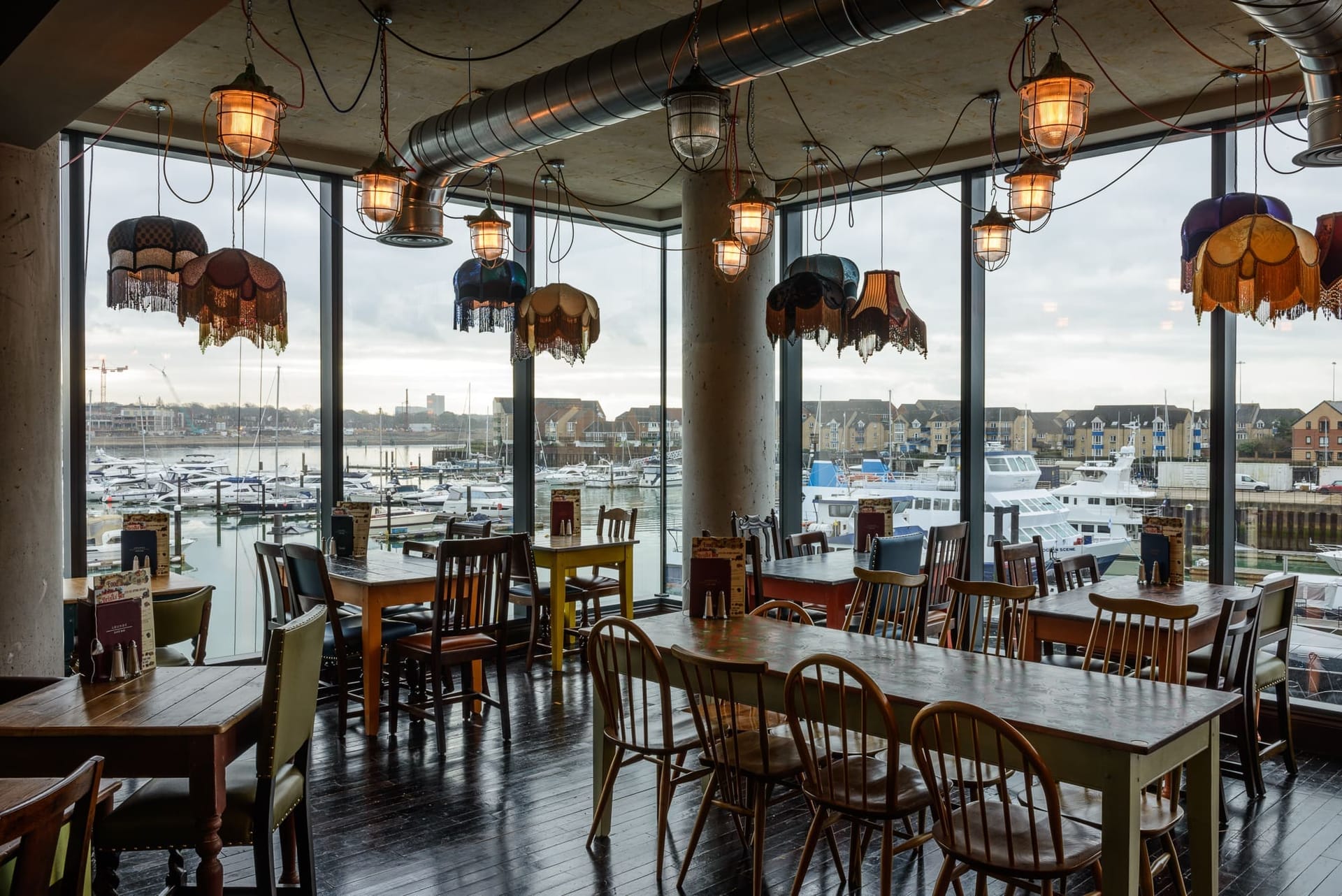 Maritimo Lounge: waterfront views in Ocean Village