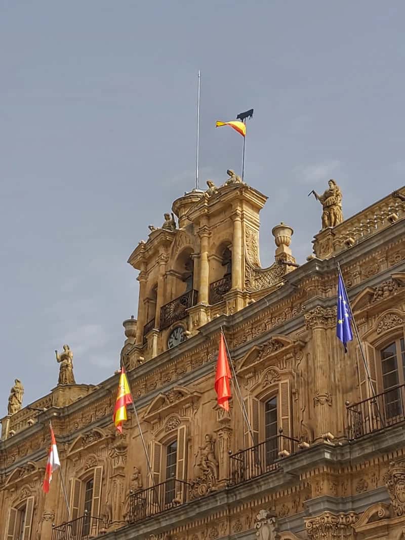 La Mariseca ya preside la Plaza Mayor de Salamanca