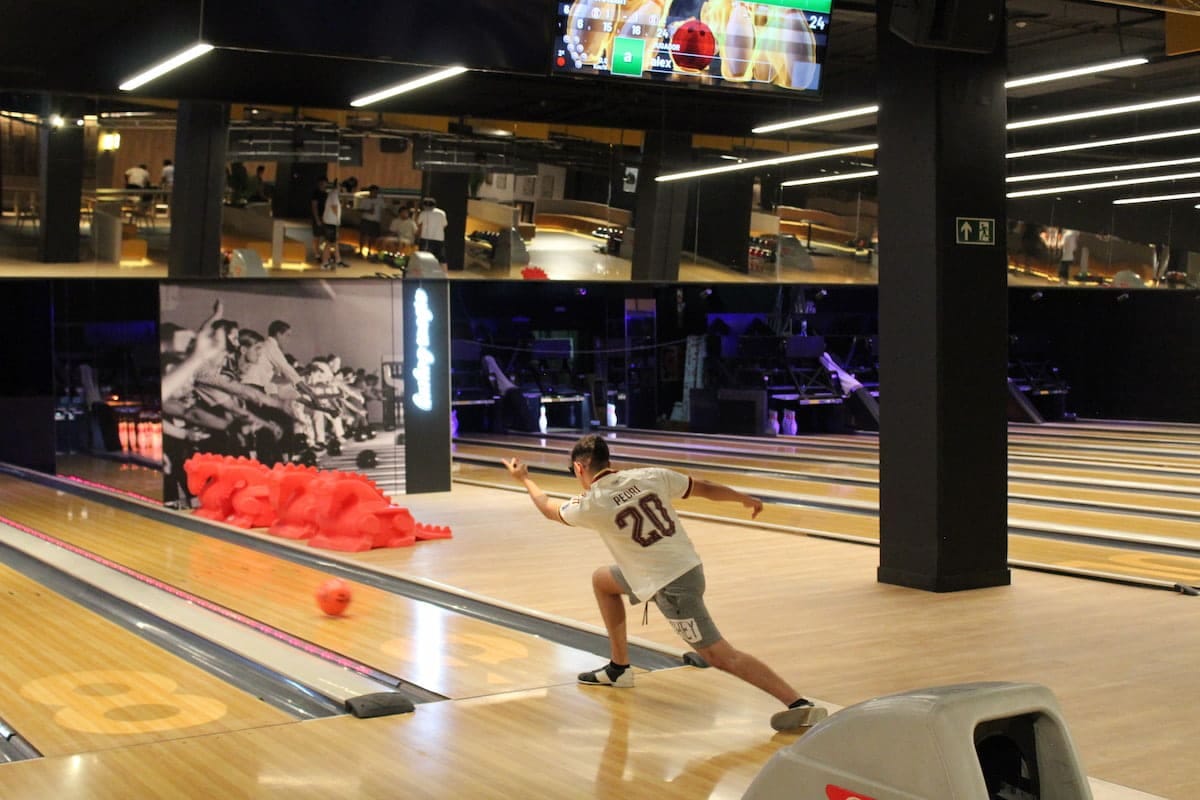 Omagic Bowling reabre en Rivas: bolos y recreativos