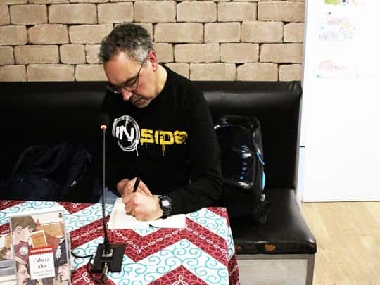 Paco 脕lvarez en la Feria del Libro de Gij贸n/Xix贸n 2026