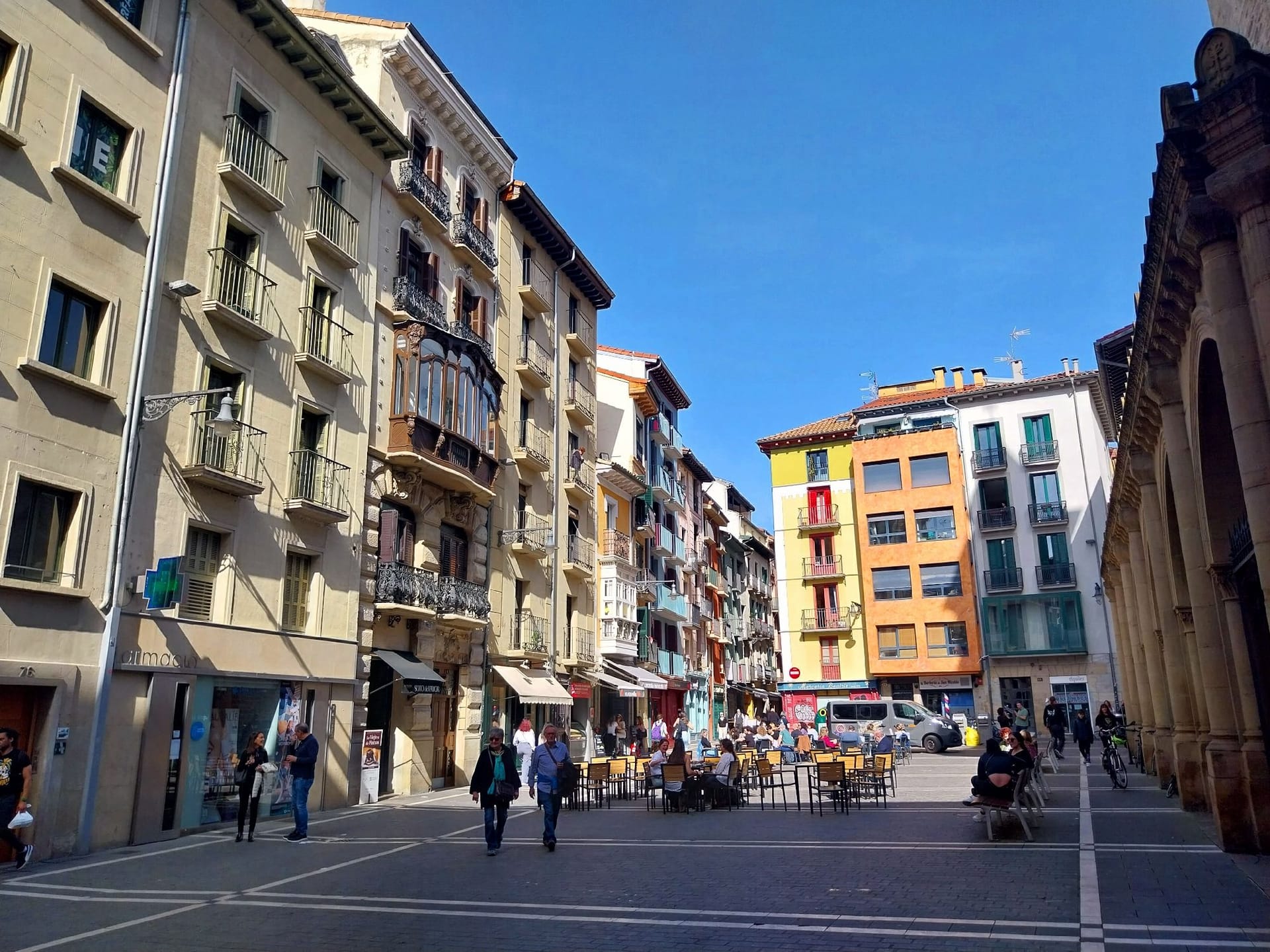 Ruta de vinilos y librerías independientes en Pamplona