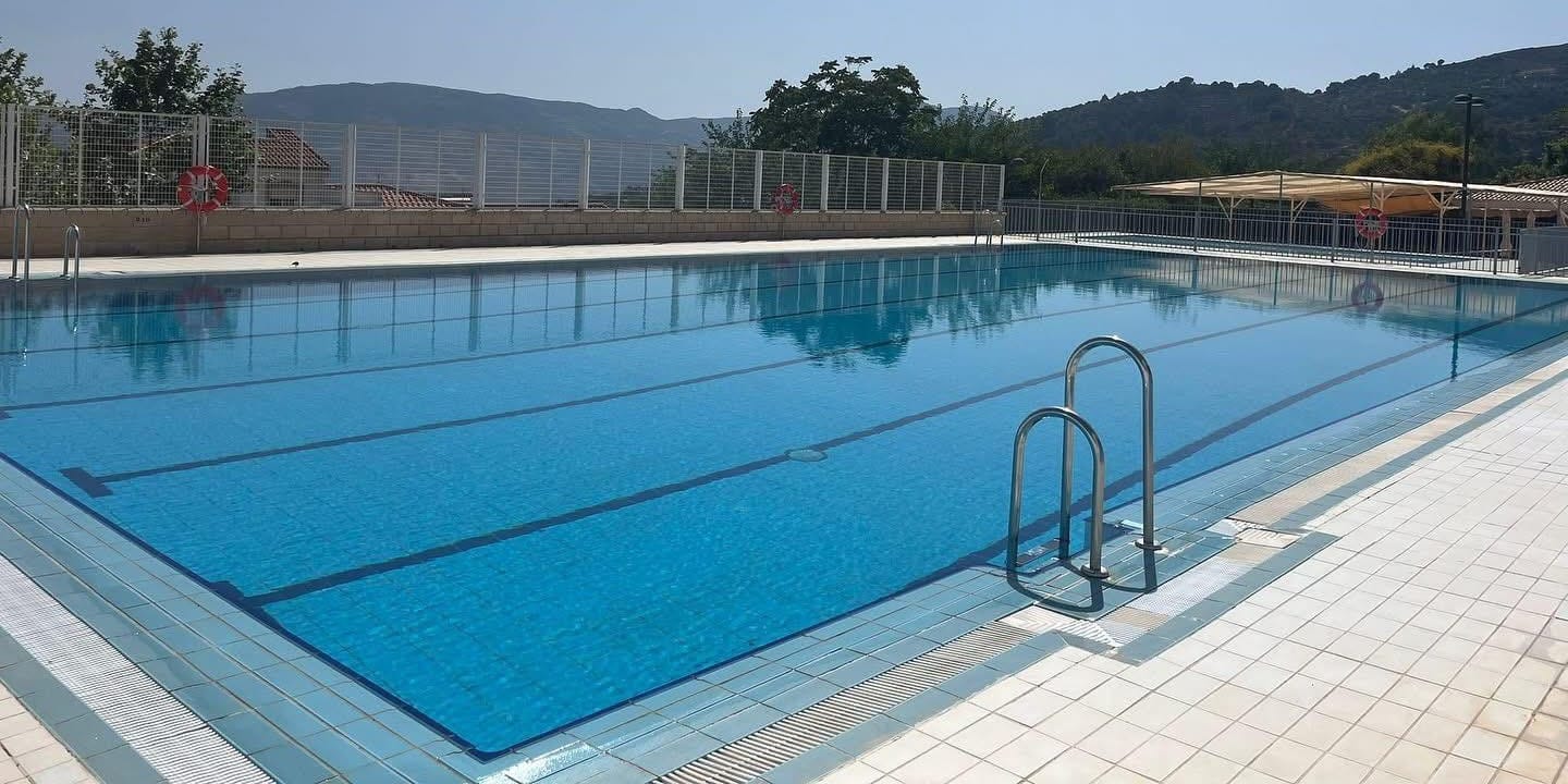 La Bibliopiscina de Lanjarón: leer junto al agua