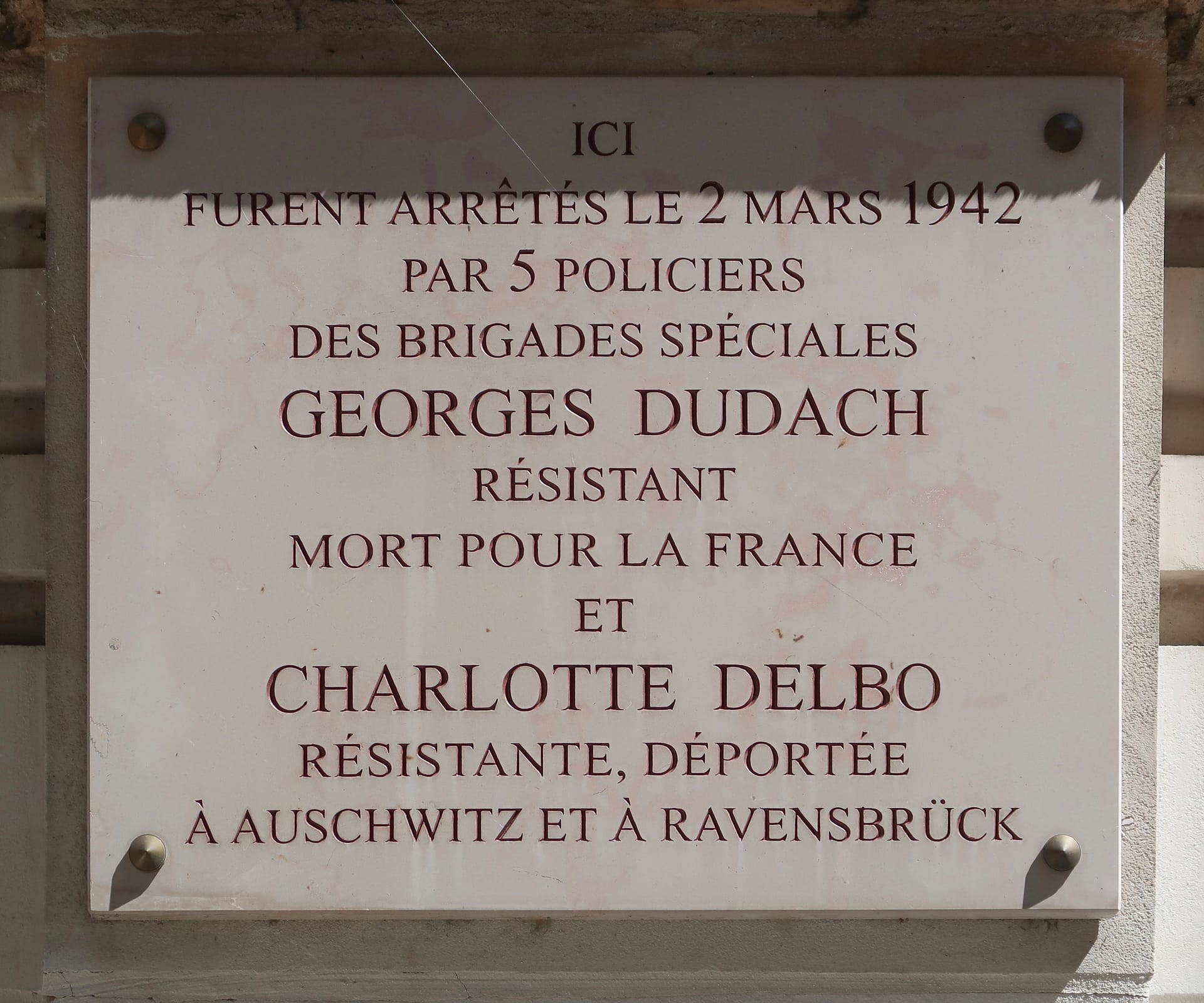 Homenaje a las víctimas del Holocausto