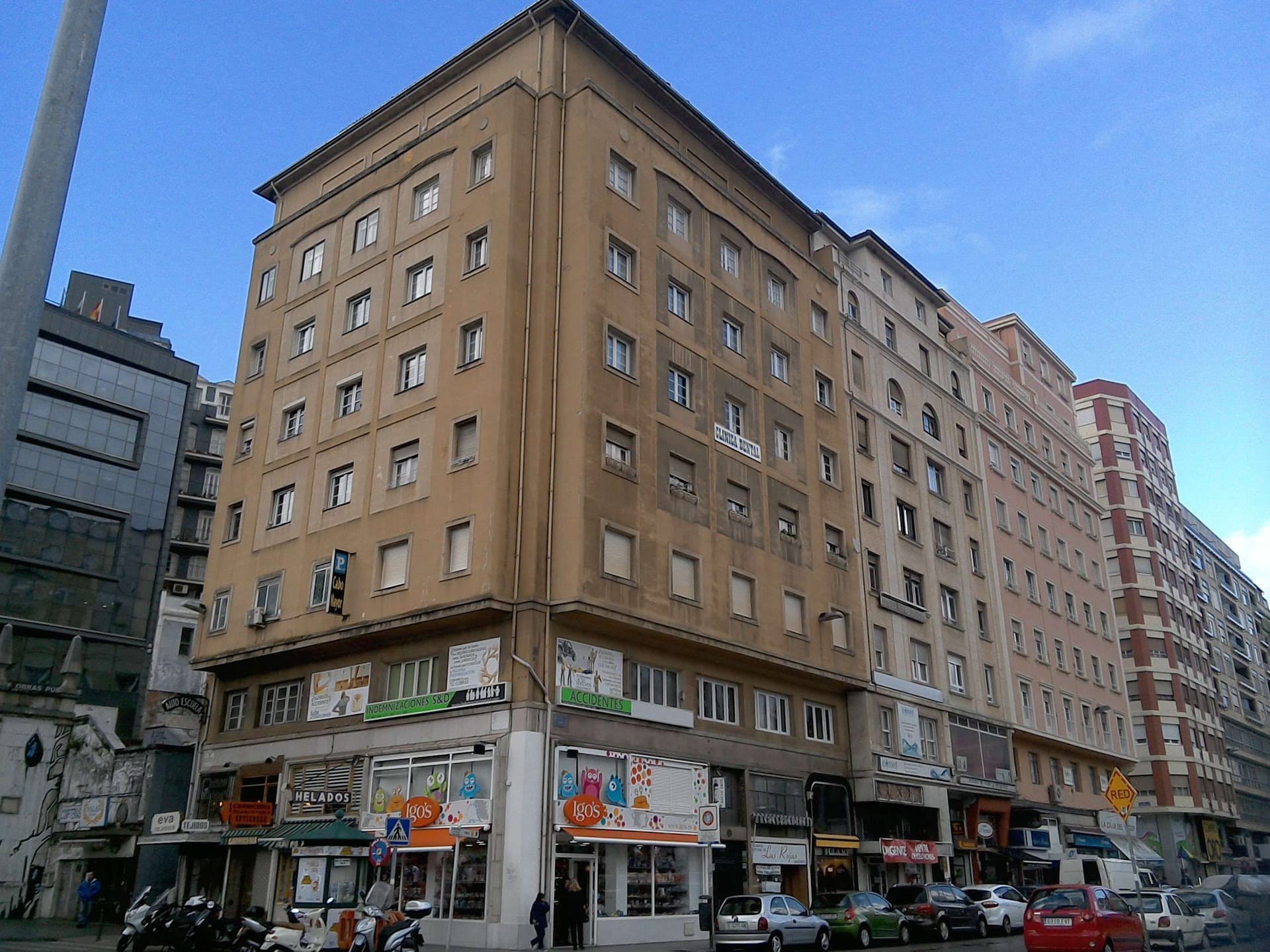 La calle Cádiz de Santander recupera su actividad