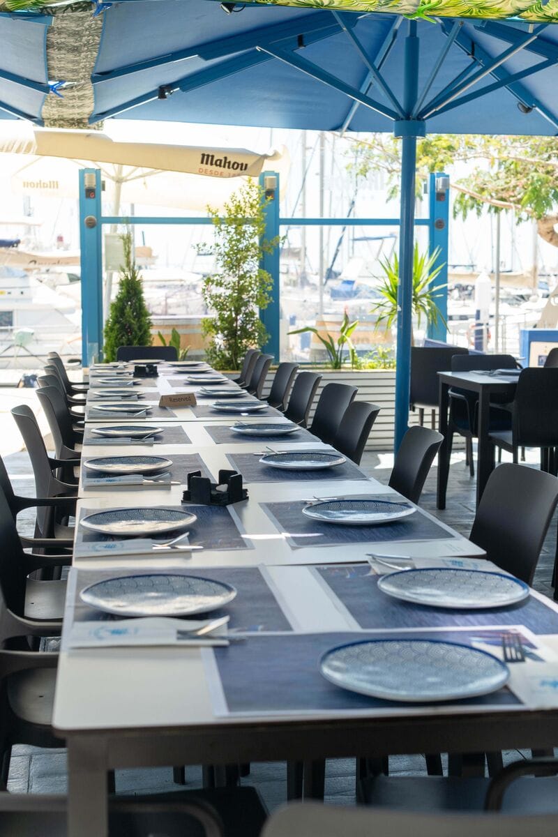 Las Moragas: espetos en barca y delivery en el mar