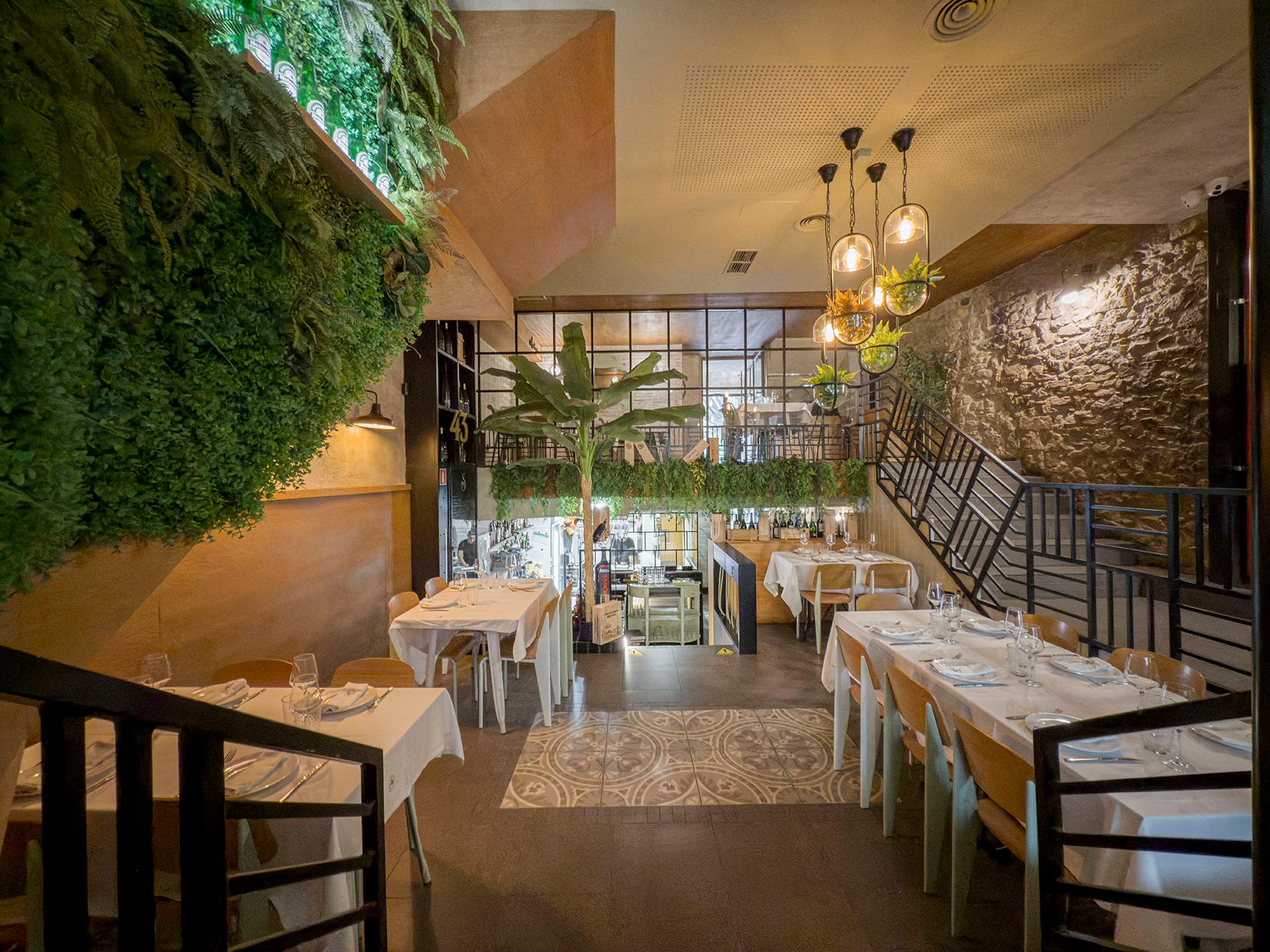 GastroPub Plazas: cocina, brunch y copas en El Carbayedo