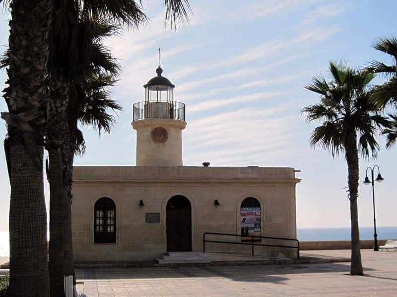 Arte y color en el Faro de Roquetas de Mar