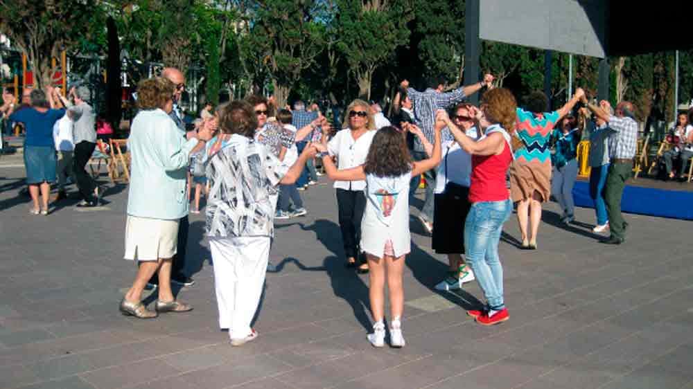 Ballada de sardanes als jardins de Can Ferrer amb la Cobla Rambles