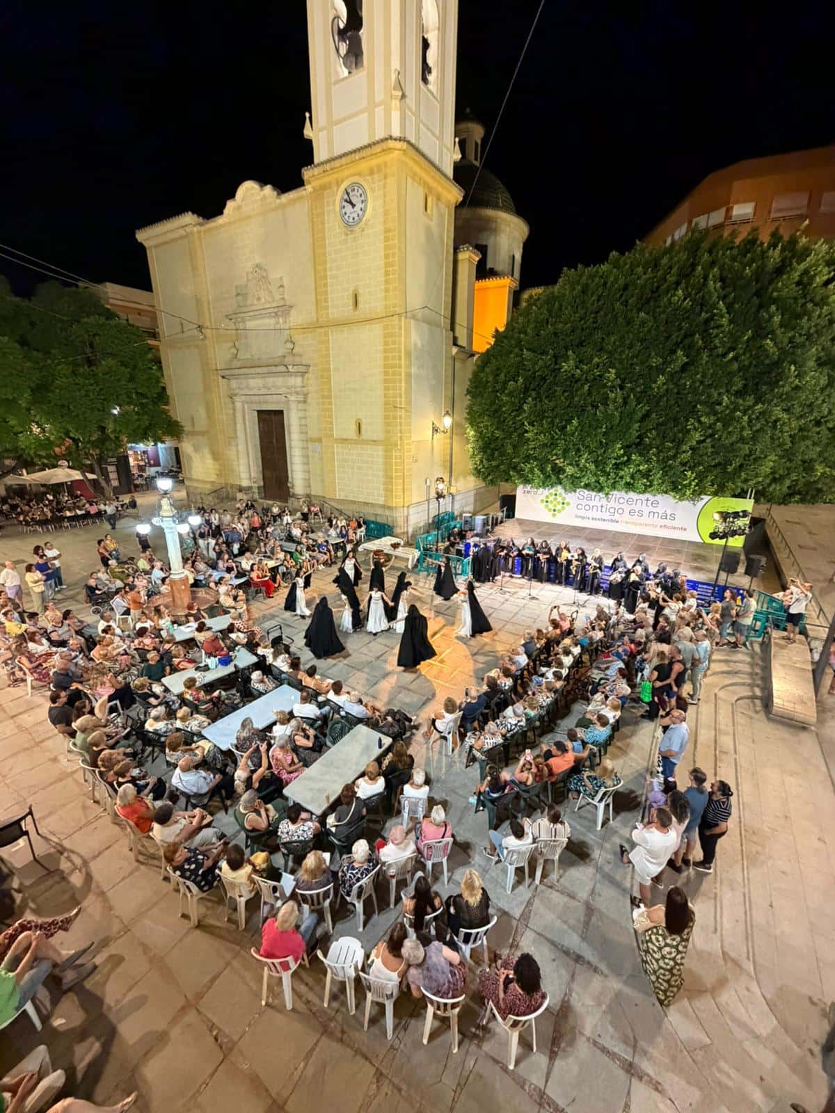 La Noche de Brujas volvió a llenar la Plaza de España