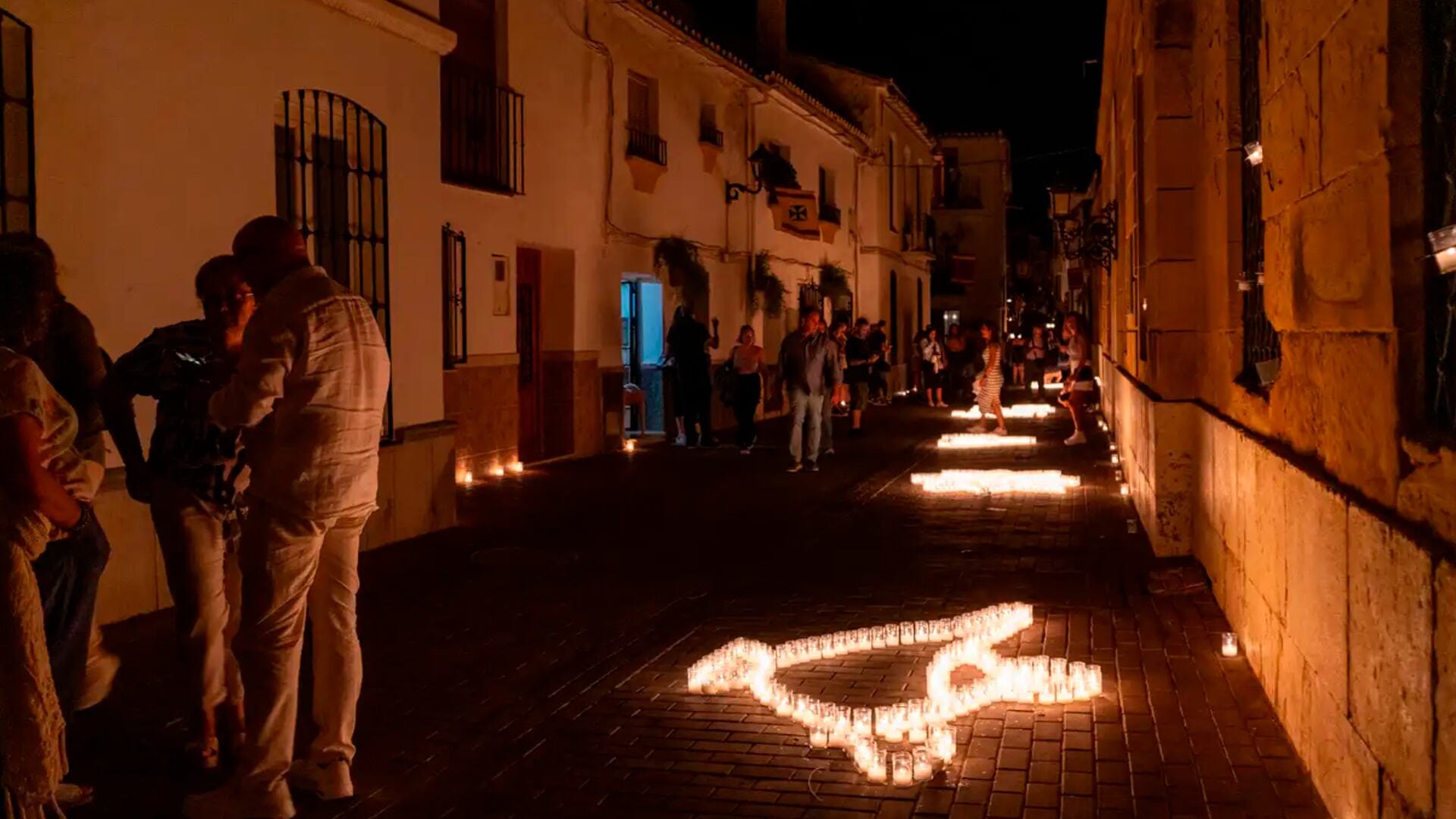 Embrujo Andalusí: Carratraca se llena de velas