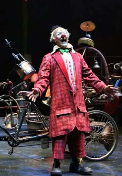 Fuman, el payaso músico viajero