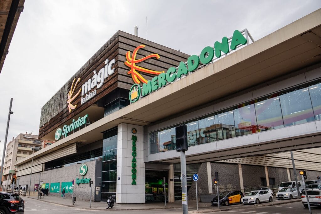 El Maig Màgic lleva la tradición al centro comercial