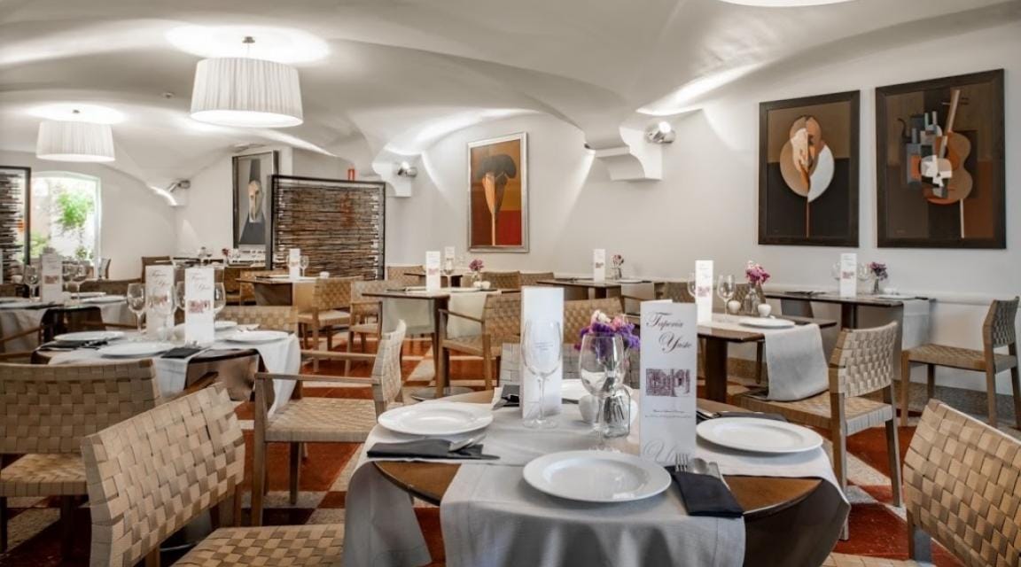 Tapería Yuste: cocina regional en el Palacio de Oquendo
