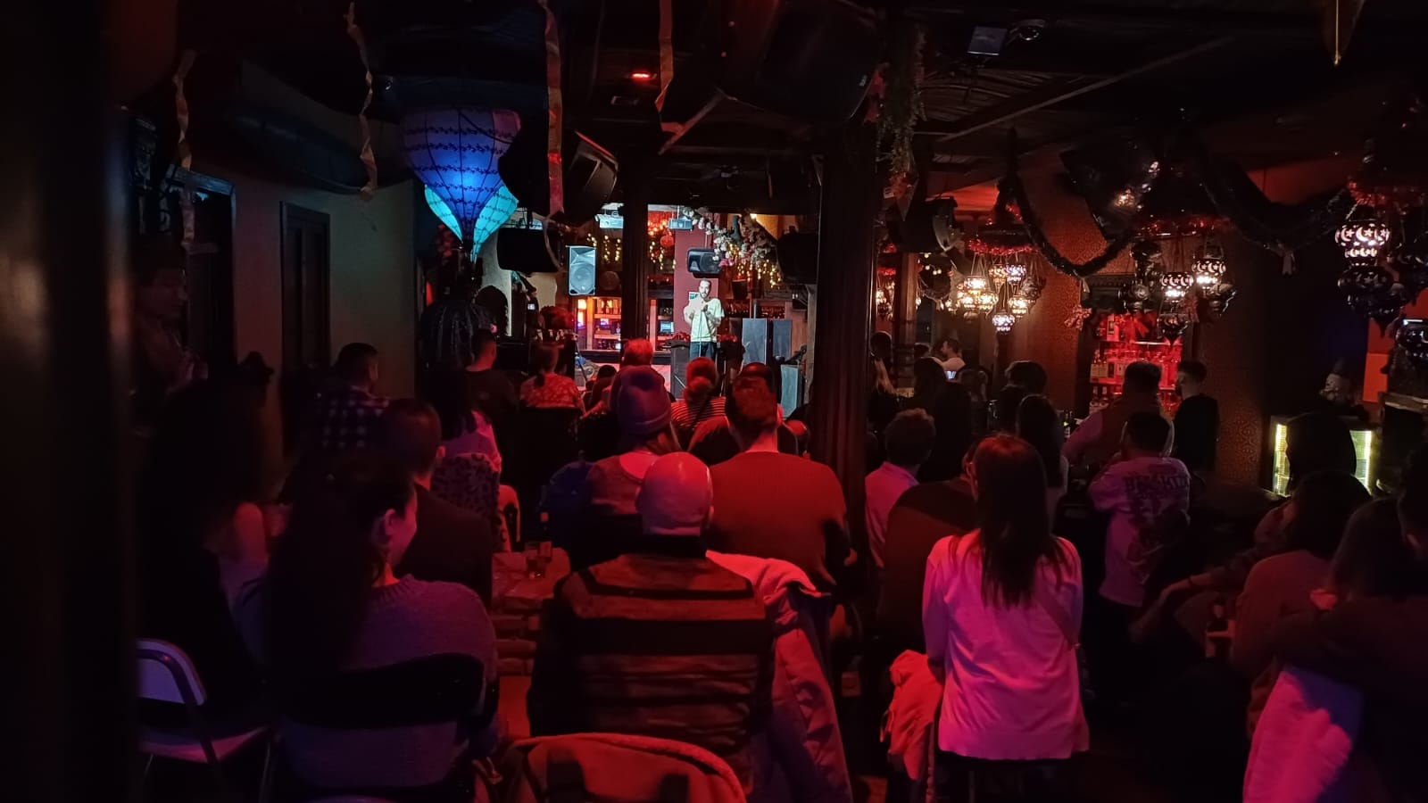 Guía de micros abiertos y comedia en directo en Gijón