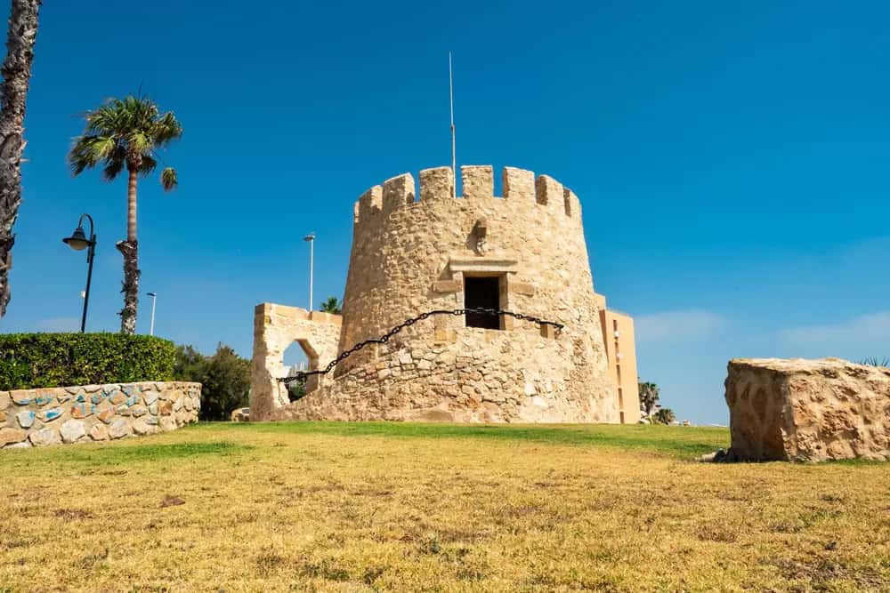 La Torre del Moro se vuelve teatro: 'Sal, fuego y piratas'