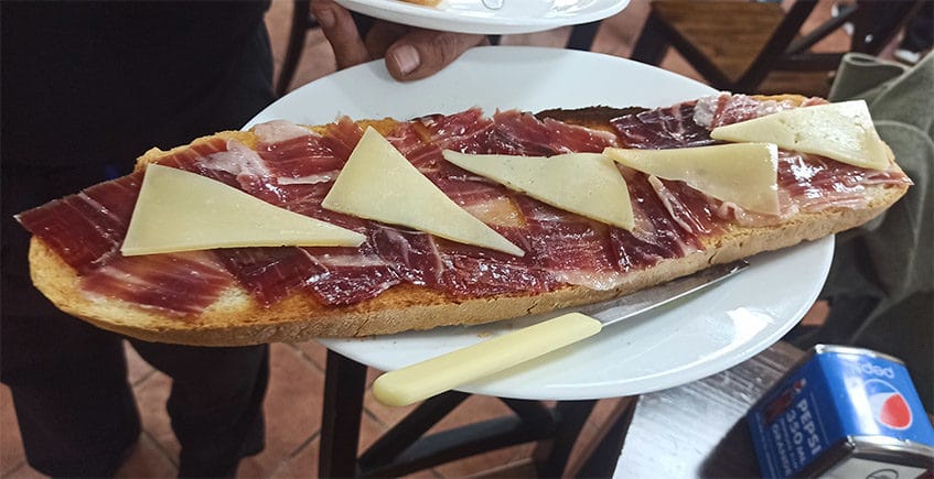 Desayunos XXL en Alcalá: las tostadas de la Venta La Vega