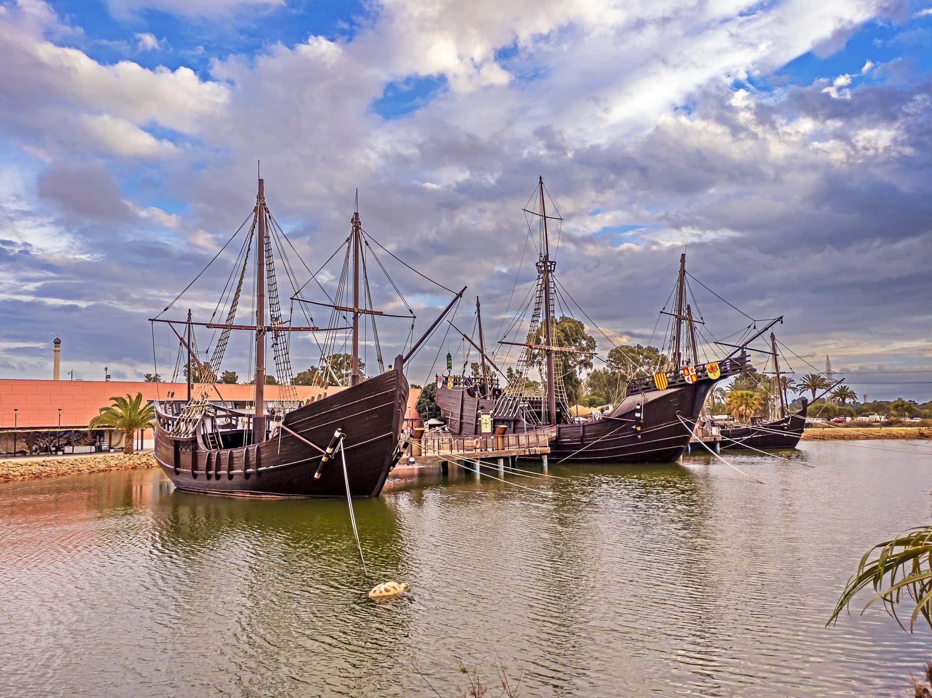 Muelle de las Carabelas: las tres naves en La Rábida
