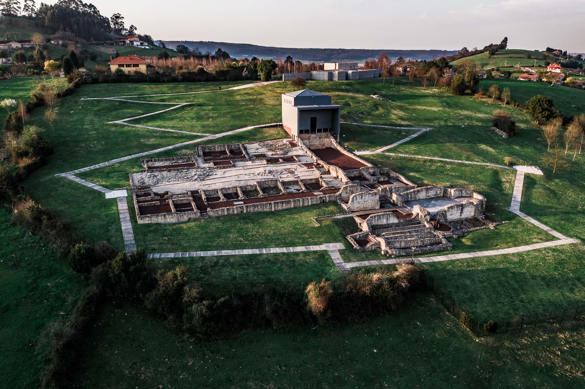 Autobús lanzadera a Veranes y visita guiada al Museo Villa Romana de Veranes