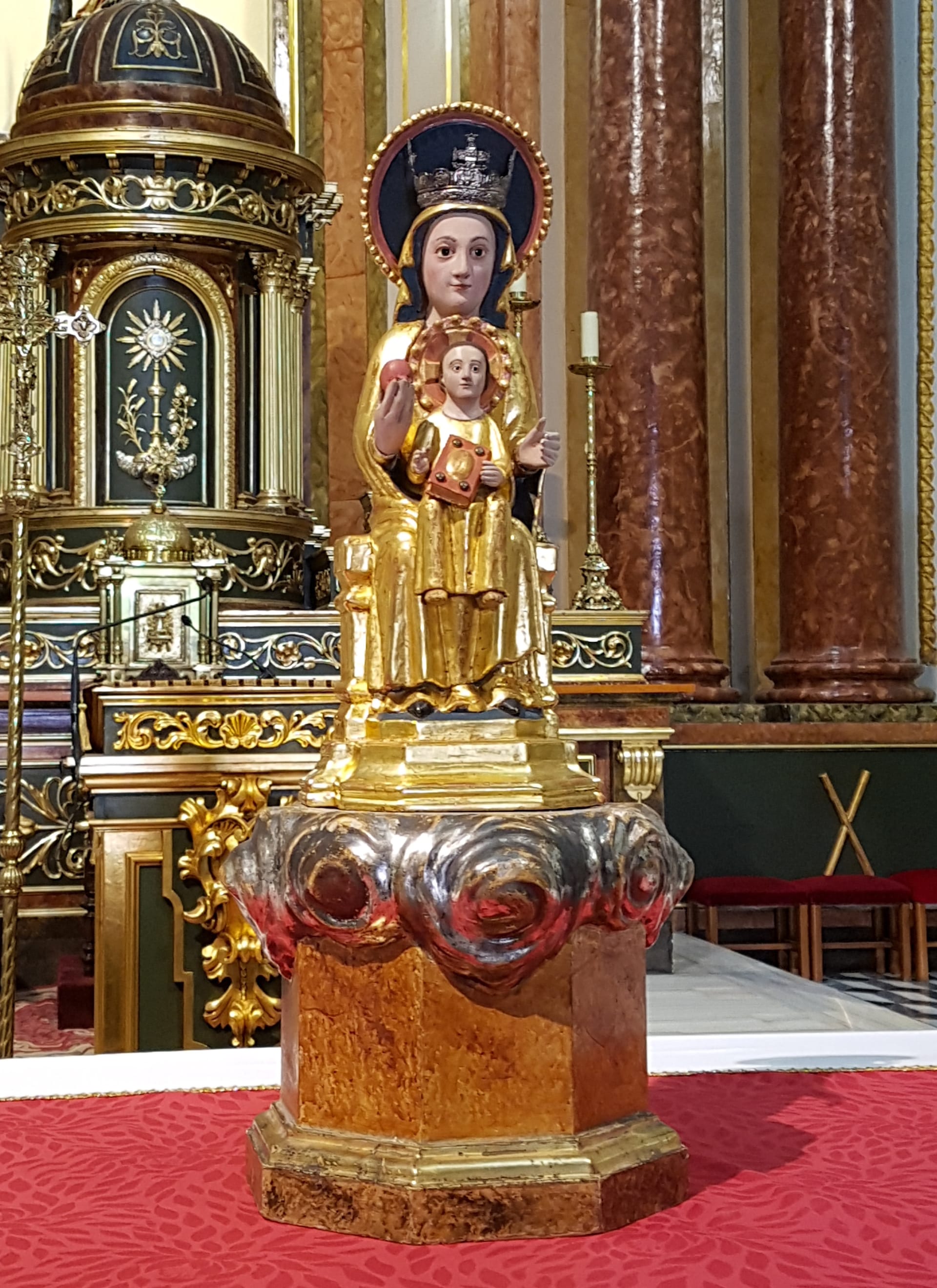 Ofrenda de flores y presentación de los niños a la Virgen de la Arrixaca