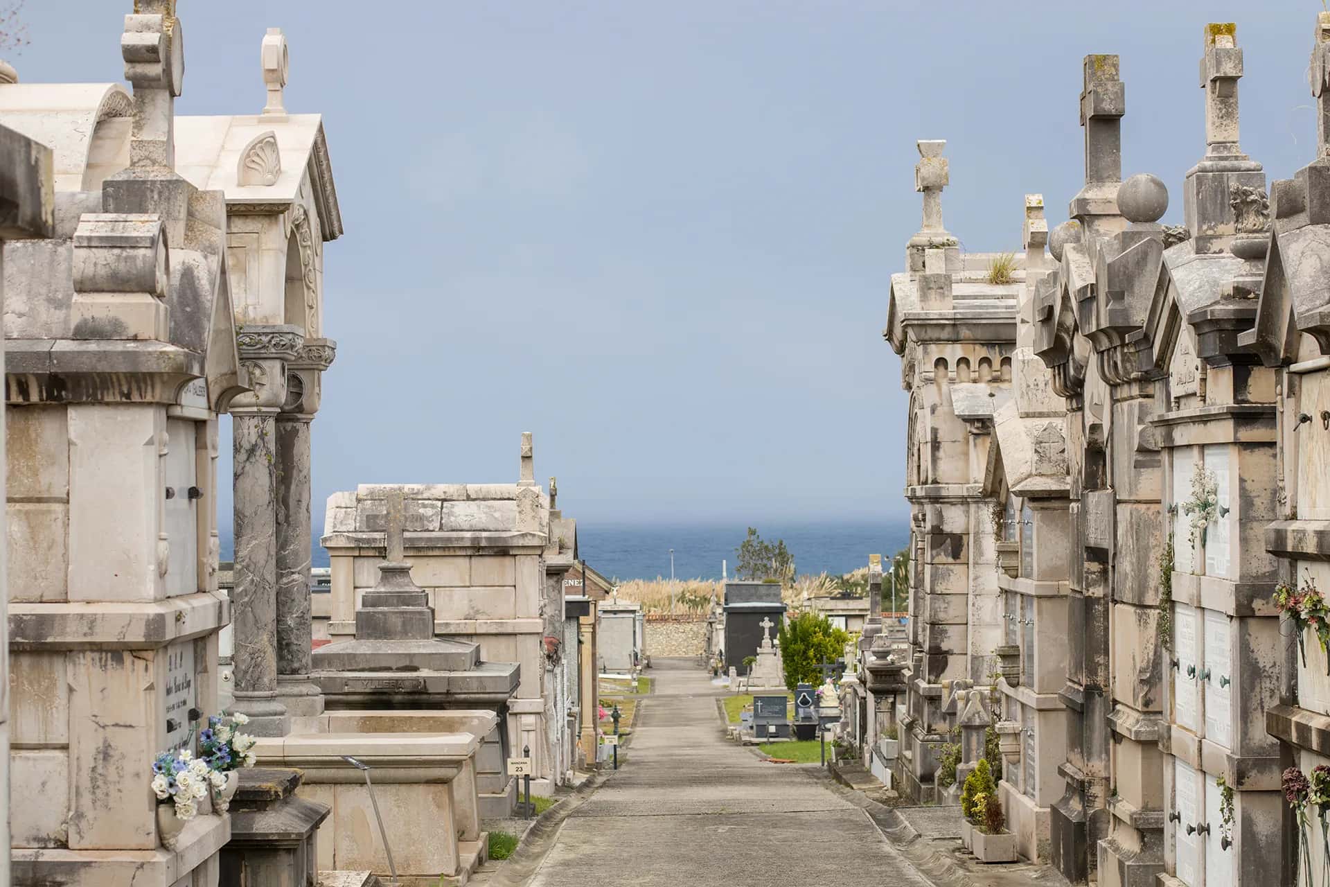Rutas históricas y arte en el Cementerio de Ciriego