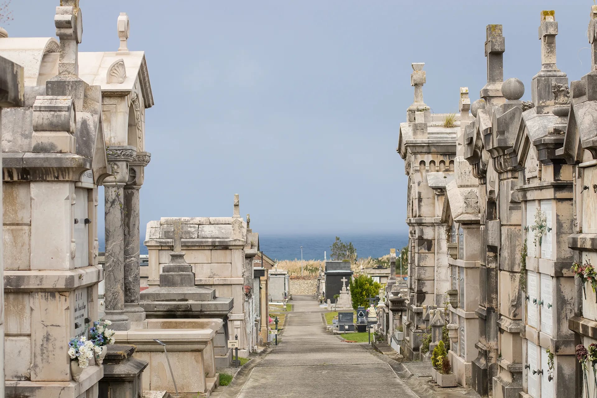 Rutas históricas y arte en el Cementerio de Ciriego