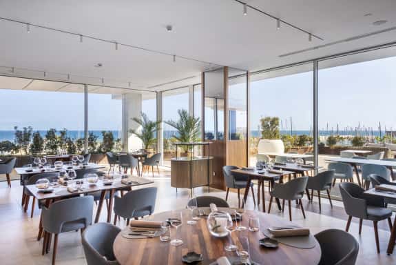 Restaurante Tastavents en el puerto de Badalona