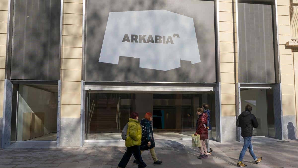 Cine y coloquios en los espacios independientes de Vitoria