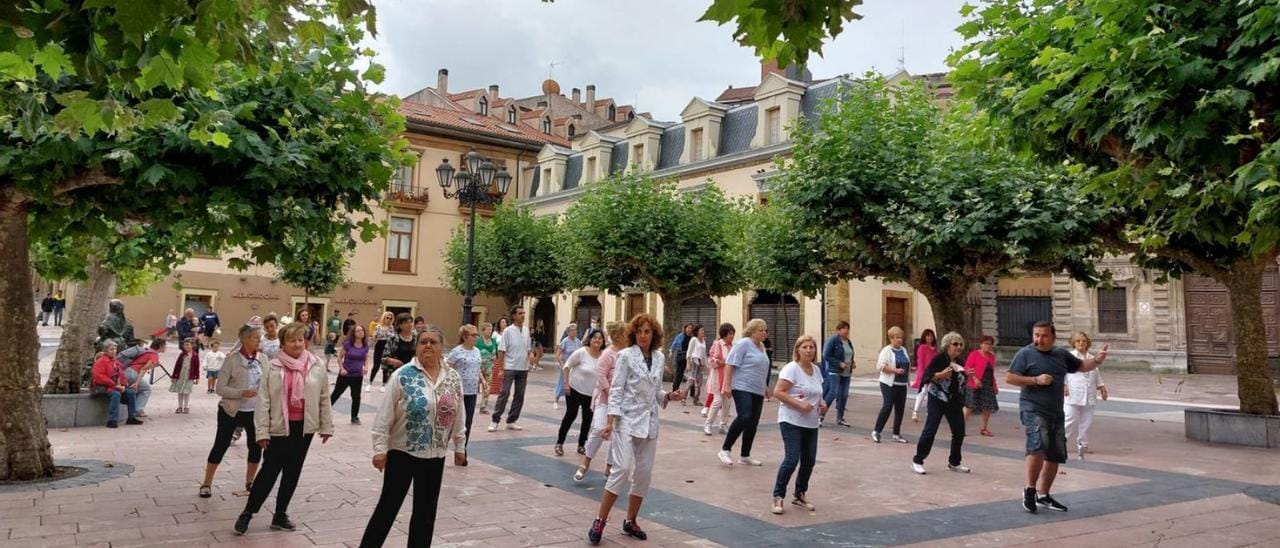 Taller de bailoterapia al aire libre