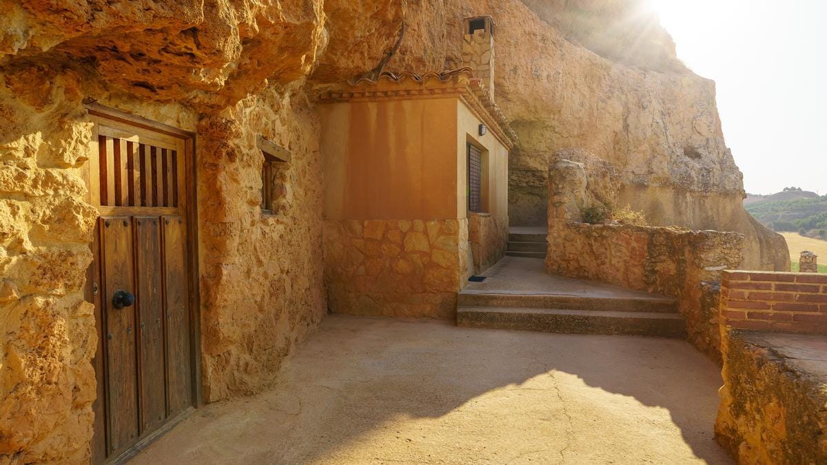 Juslibol: el barrio zaragozano de las casas cueva