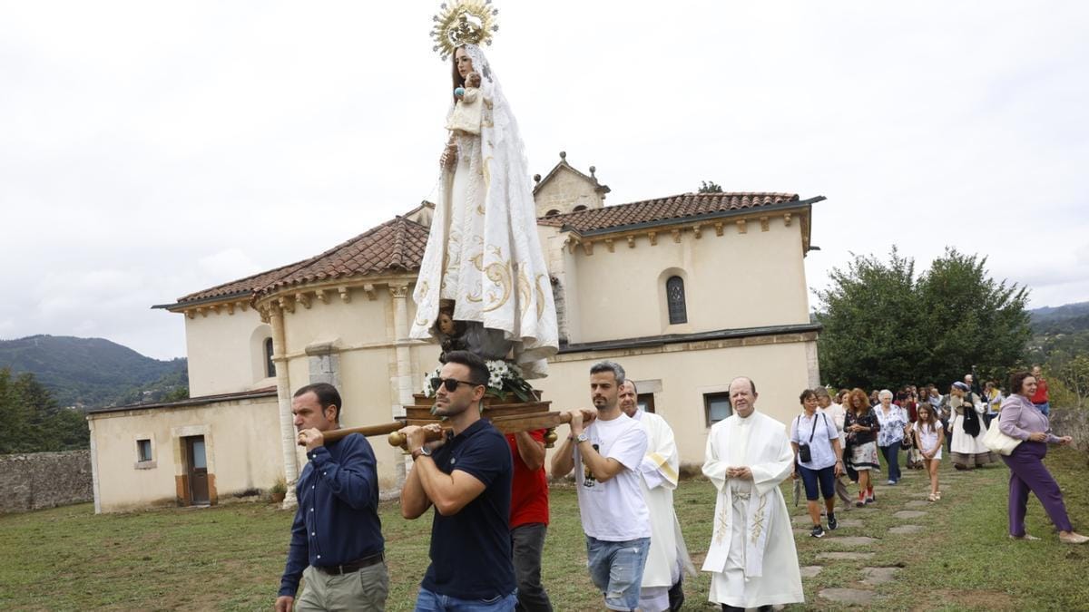La Asunción reúne a Las Caldas entre gaitas y paella