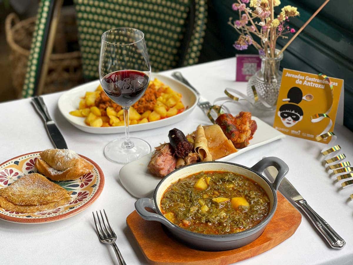 Guía del Menú de Antroxu 2026 en Oviedo: Pote y Postres
