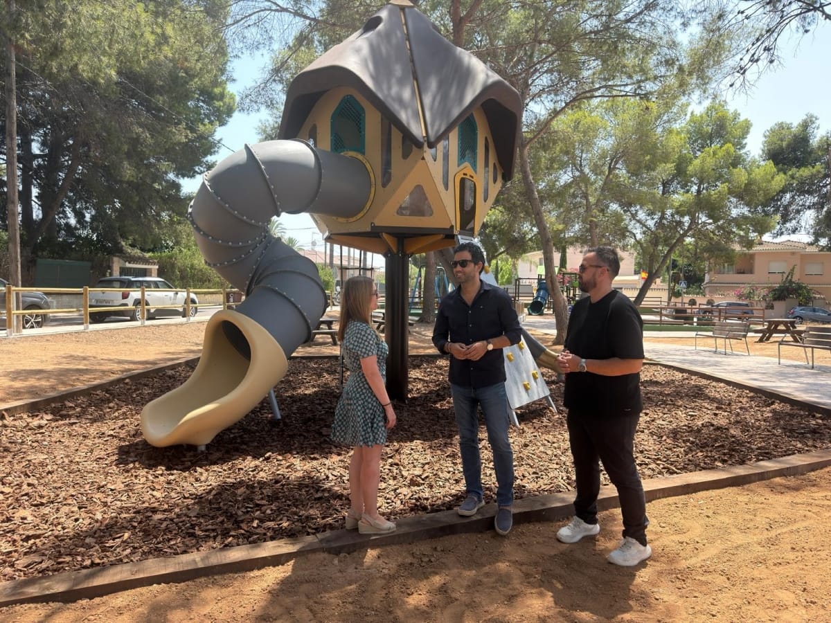 El Plantío estrena parque infantil en plena pinada