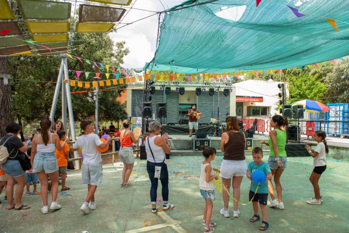 La fiesta mayor de Can Gonteres llena el barrio de planes