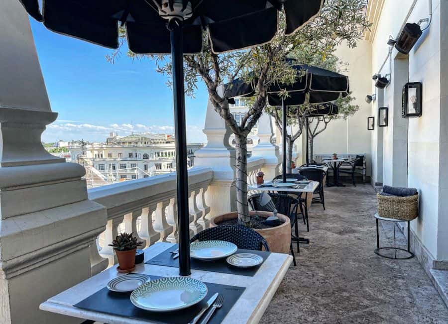 Ático Restaurante & Terraza: vistas y cocina en Justicia