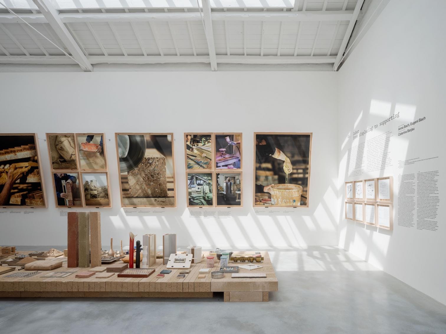 Sesión de yoga y arte