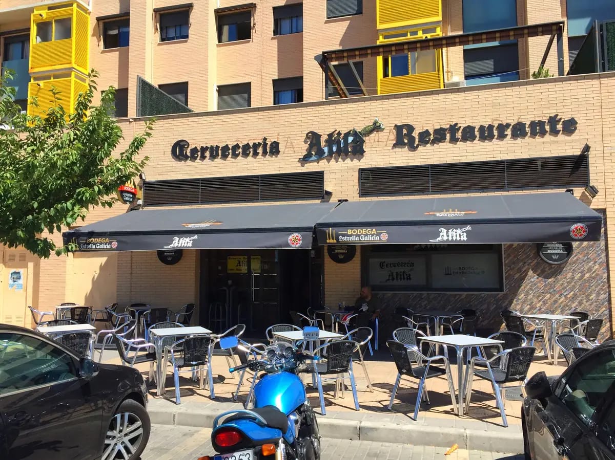 Cervecería Atila en Pinto: tapas generosas y carta de raciones