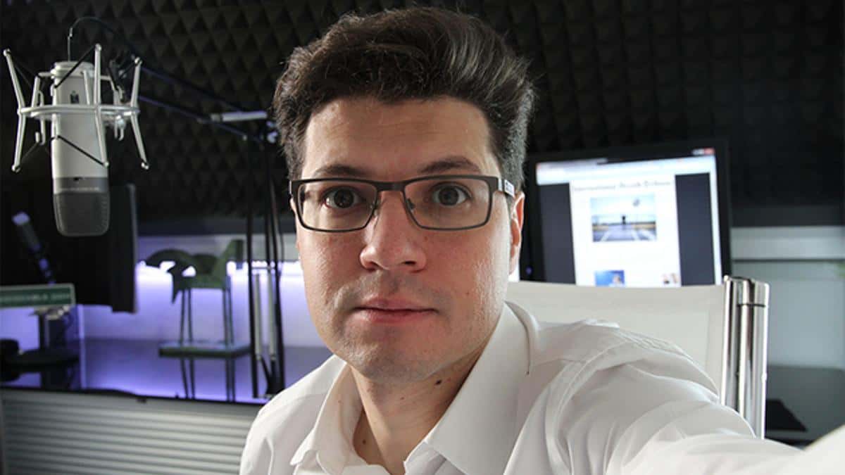 Emisi贸n de La Cafetera en PontevedraViva Radio