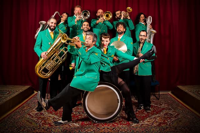 Actuación musical de Farra Fanfarra